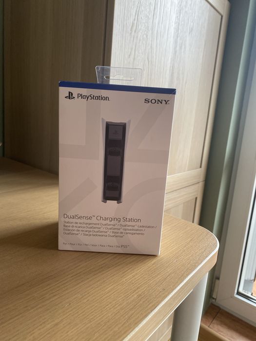 Плейстейшън зарядна станция