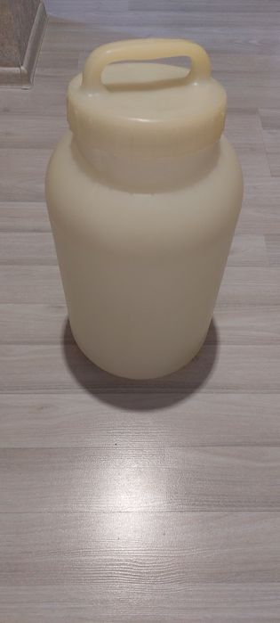 Продам  бидон из пластмассы