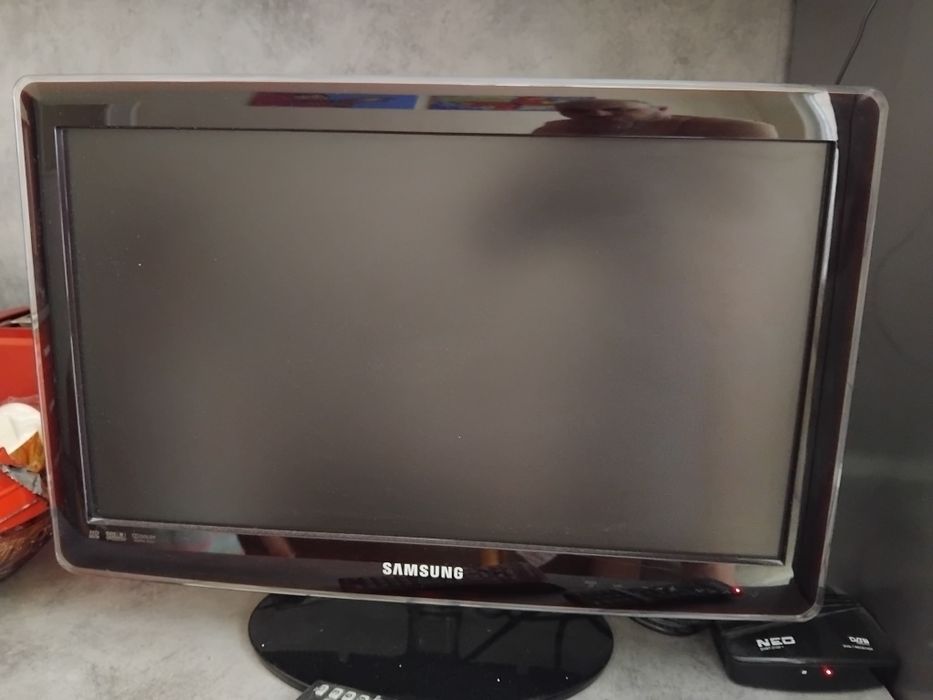 Телевизор Samsung 22 инча