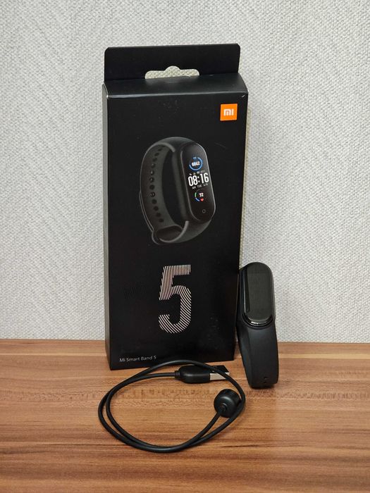 Фитнес-браслет Xiaomi Mi Band 5 черный