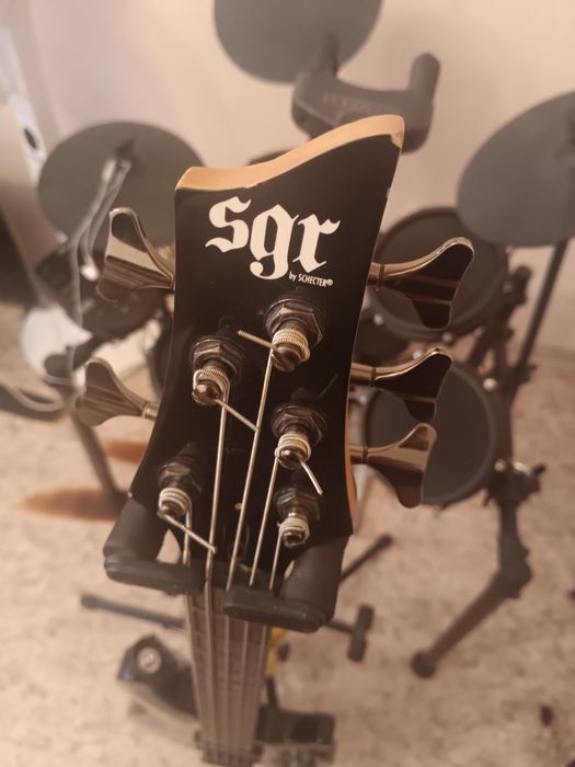 Гитара акустическая. Бас гитара. Барабаны.