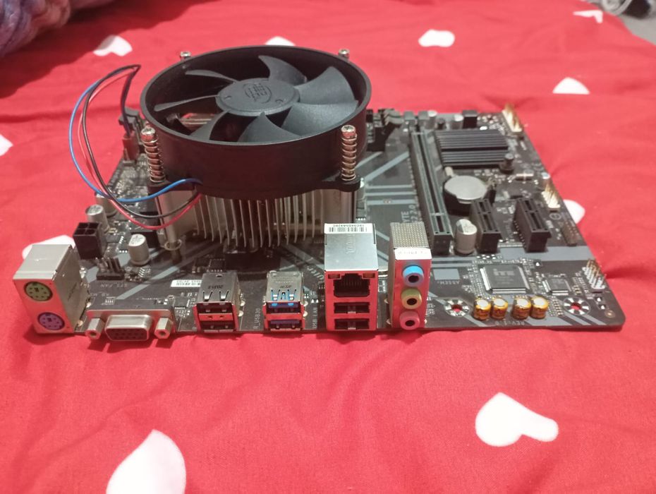 Продам материнскую плату с процессором i5 9400f