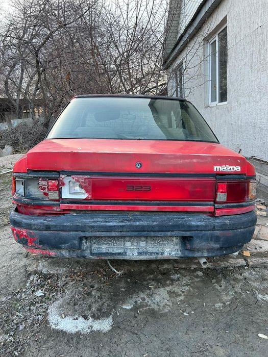 Продам машину Мазду 323 седан