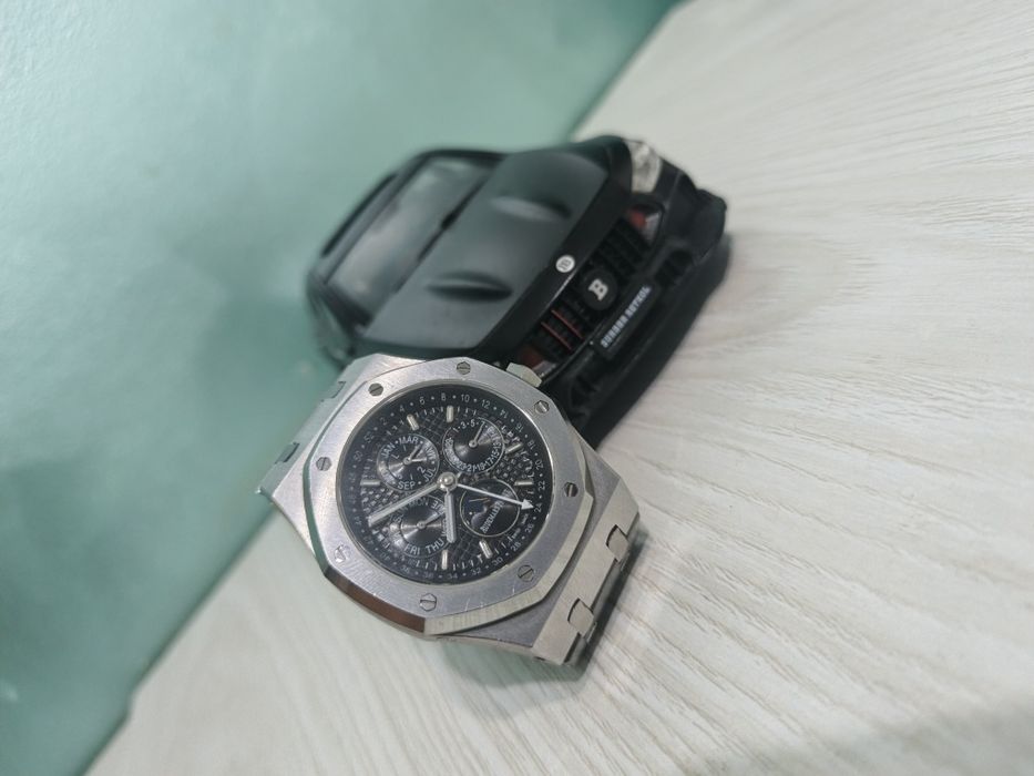 Soat yangi deyarli taqilmagan qirilgan chizilgan joylari yoʻq