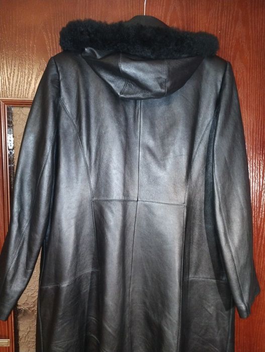 Vând paltoane din piele pt femei