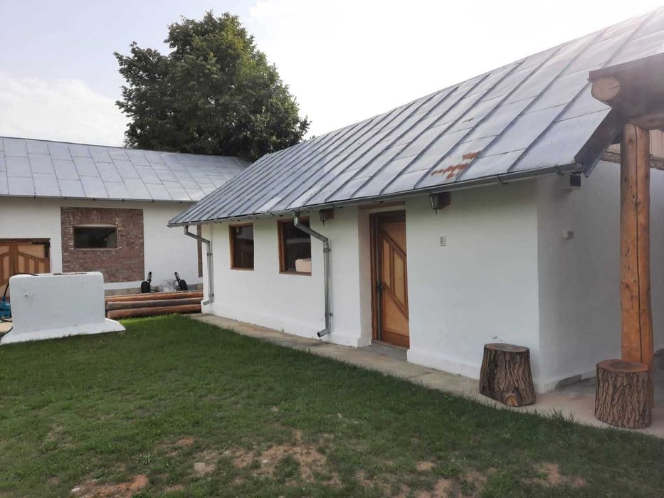Crama,  scoala de meserii (fierarie, rotarie, tamplarie)