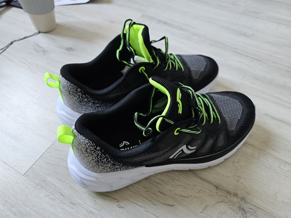 adidasi noi nr 43 marca crivit manusi box marca bad company