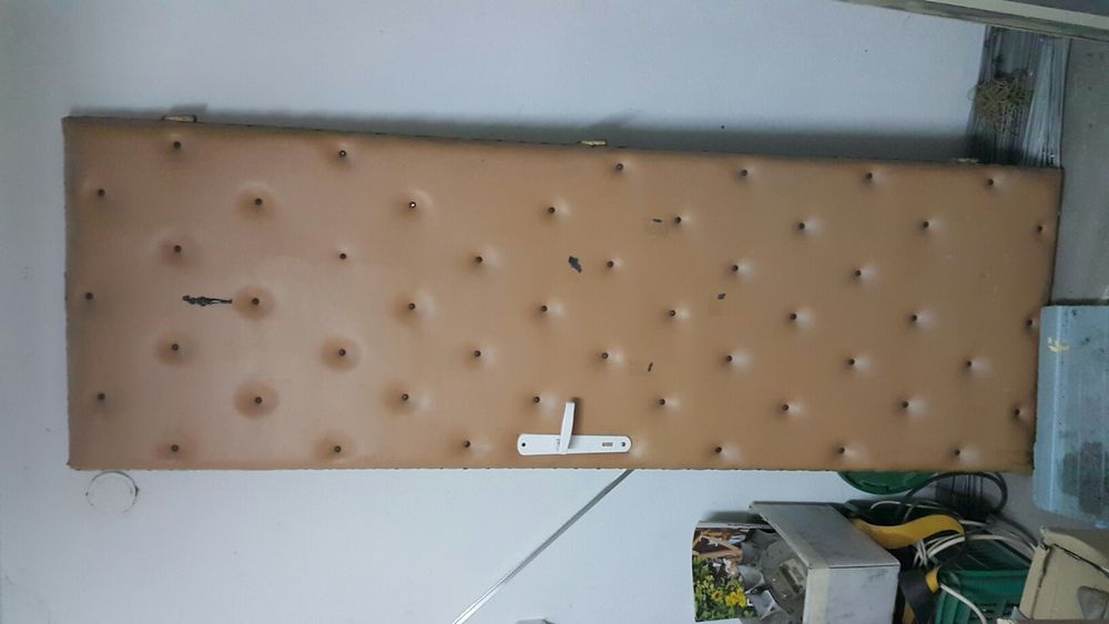 Врати.Бюра.табуретки