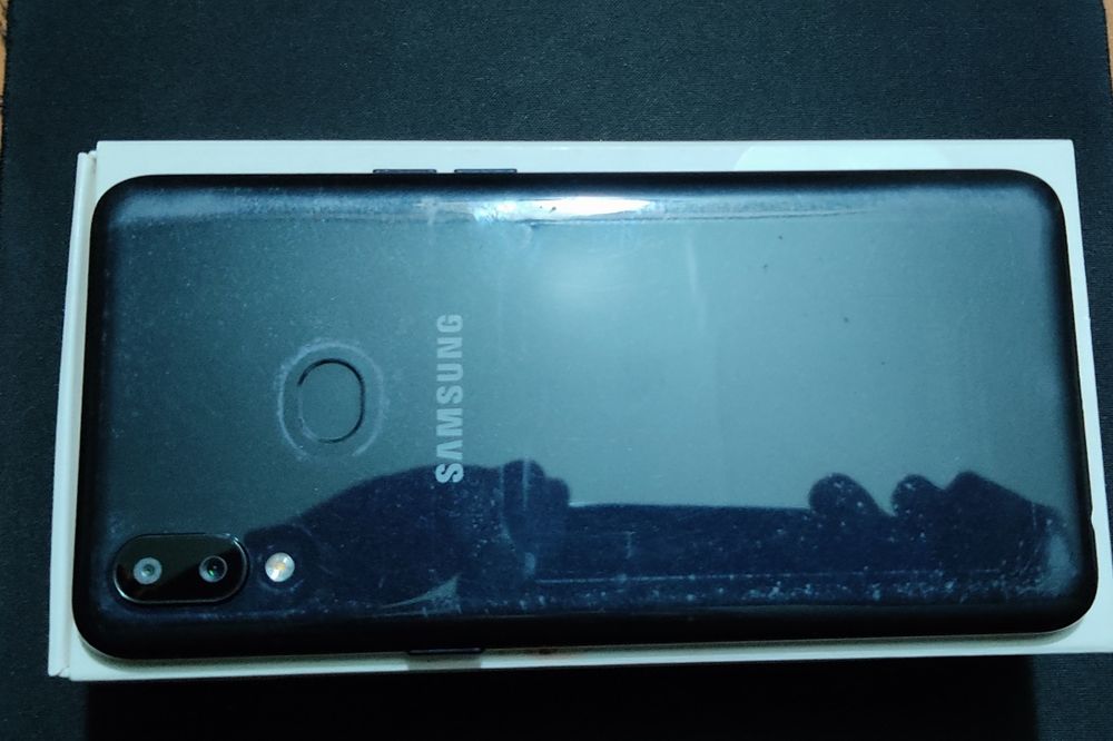 Samsung A10s o'rtacha holatda