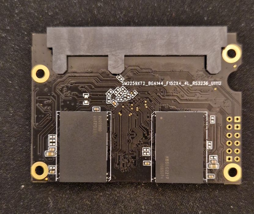1TB SD 2.5 Sata 3 SSD !НЕ РАБОТИ!