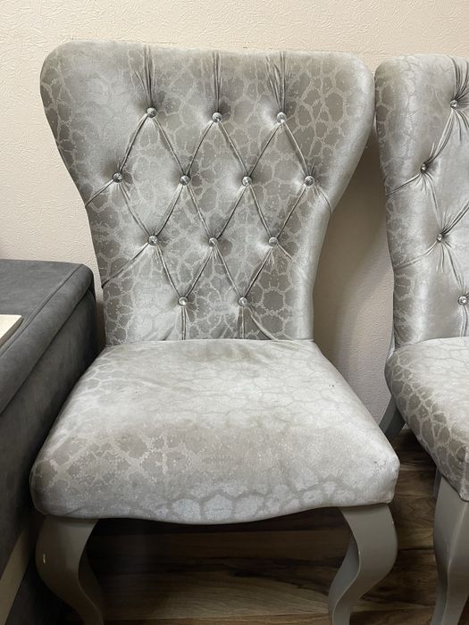 Мягкие стулья для гостинной