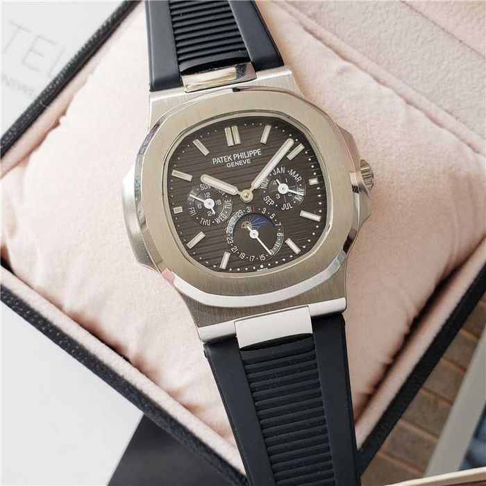 Мъжки часовник Patek Philippe Nautilus с автоматичен механизъм