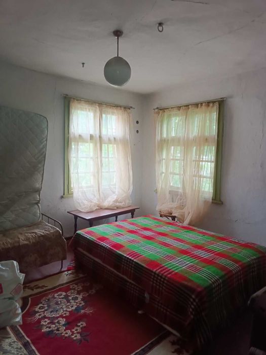 Продавам къща в с. Три кладенци.