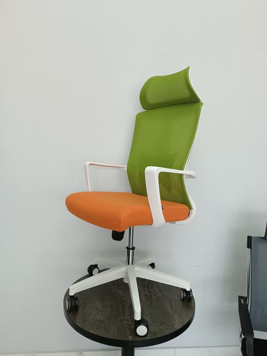 Кресло для персонала Lora Green