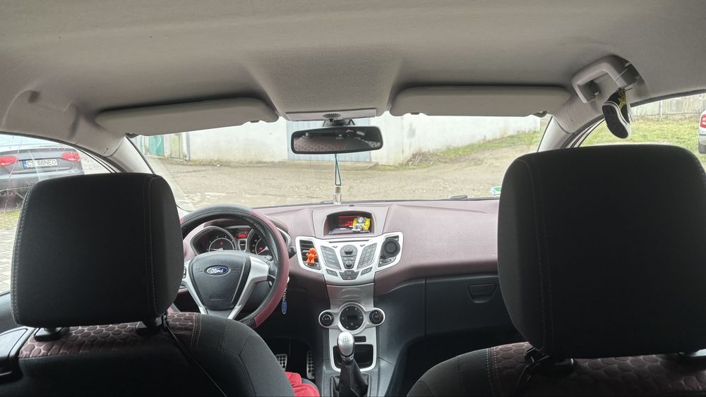 se vinde Ford Fiesta 2009