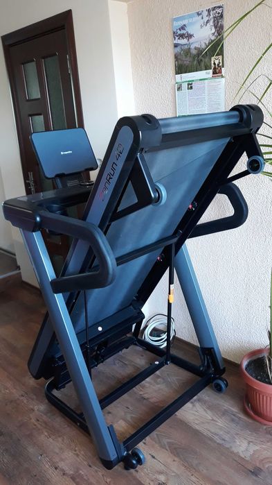 Продавам бягаща пътека нова .