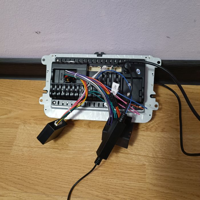 Медия с тъчскрийн за WV