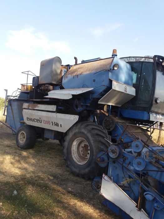 Продам зерноуборочный комбайн