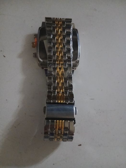 Vand ceas bărbătesc