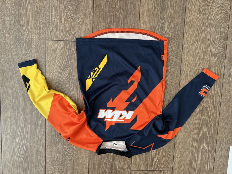 Pantaloni si tricou KTM