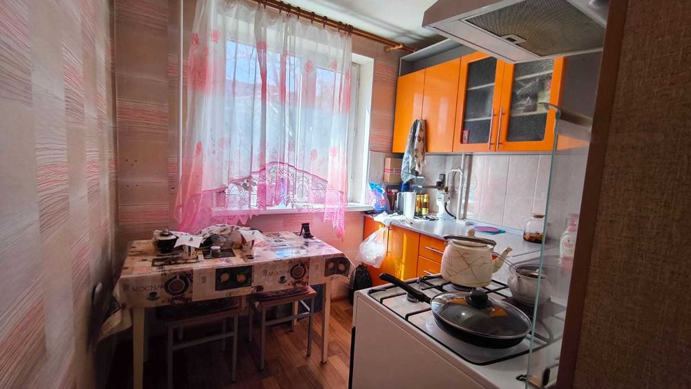 Продам 2 ком квартиру в 4 мкр (р-н ТД Одежда)