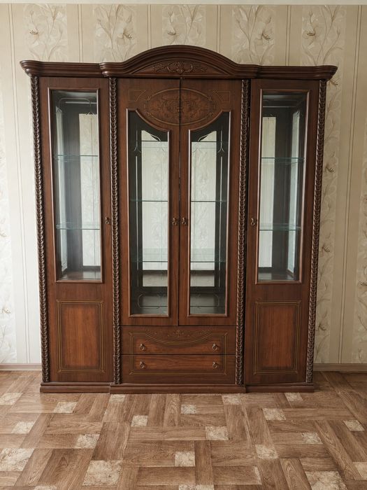Vitrina shkaf (servant) срочно