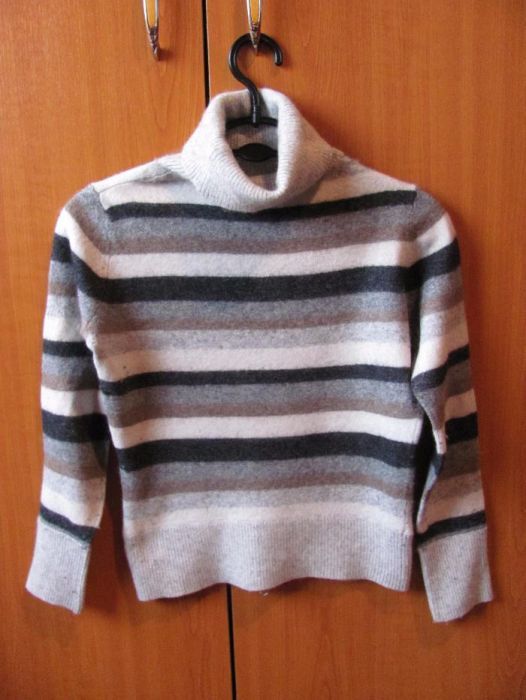 Bluza cu gat , de lana esprit, marime xs