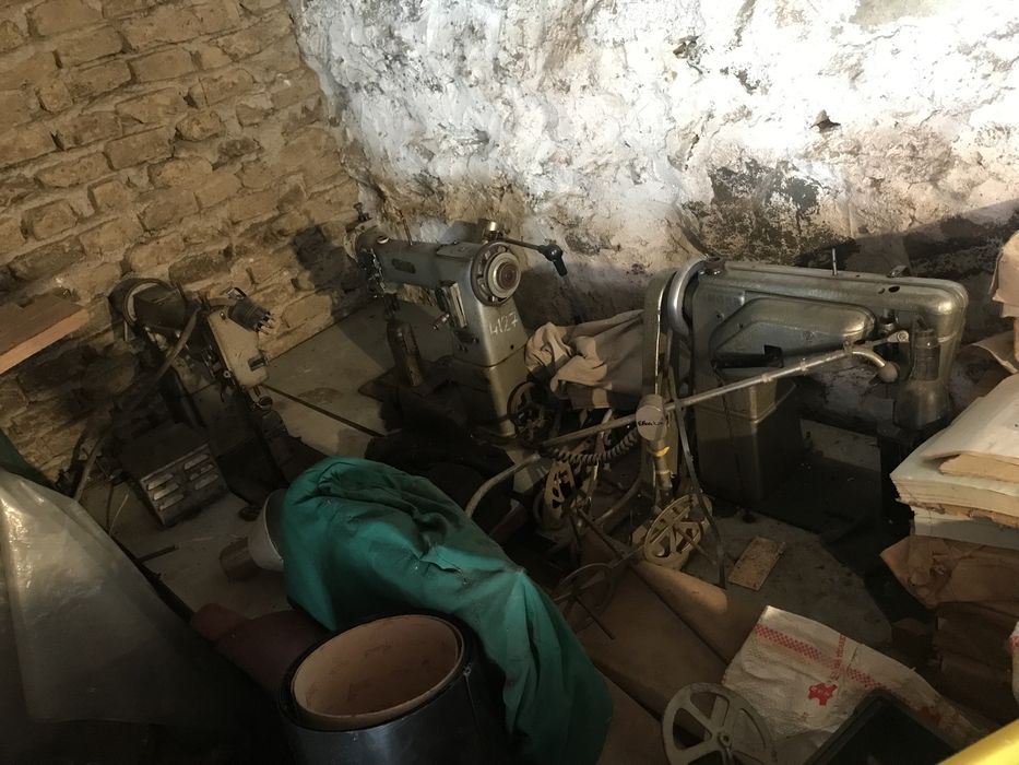 Vand trei masini de cusut