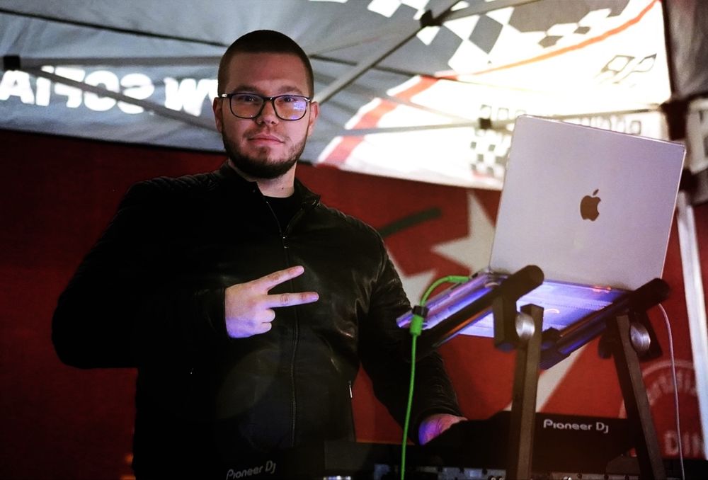 DJ / Диджей За Вашият специален повод / ДЖ