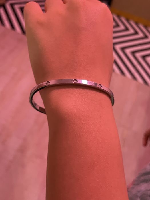 браслет  серебрянный цвет.