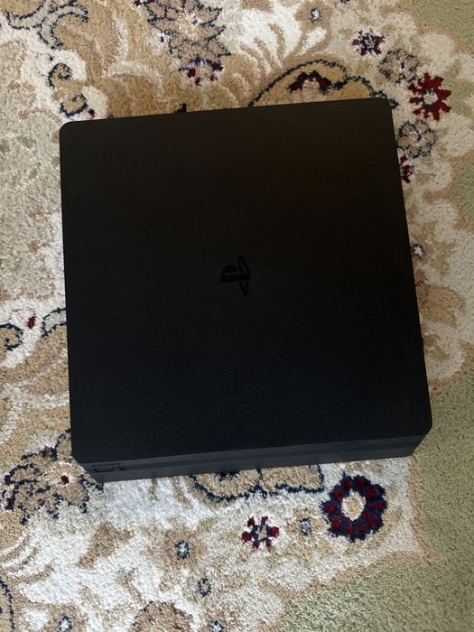 Продам Sony PlayStation 4 Slim + 2 джойстика