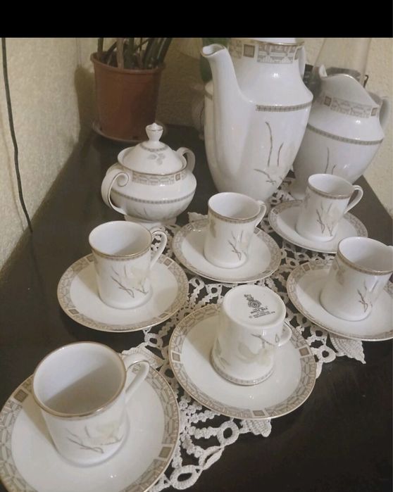 сервиз Royal Doulton "White Nile".костен порцелан!