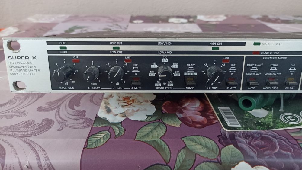 Кросоувър BEHRINGER CX 2300