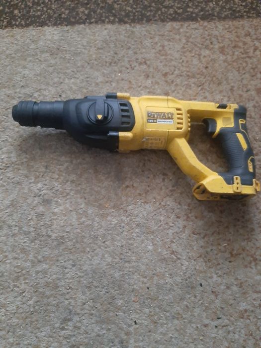 Devalt rotopercuto dch033 brushles
