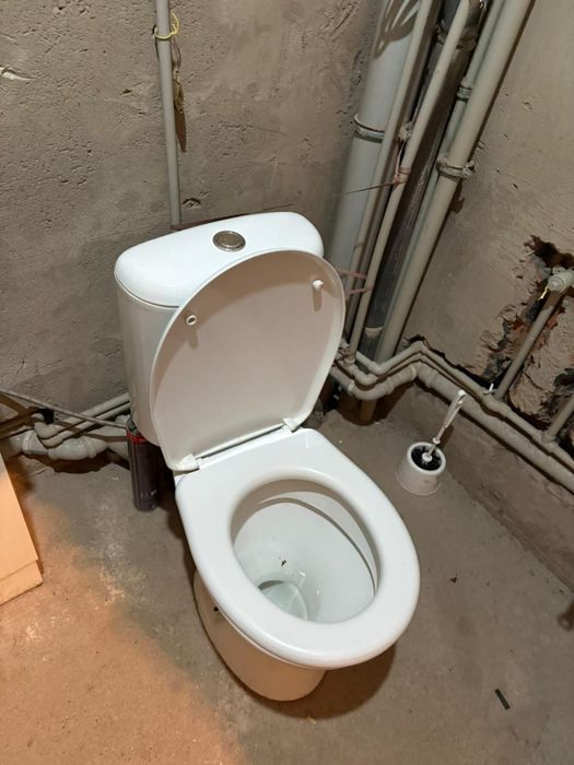 Продается унитаз  ванна раковина