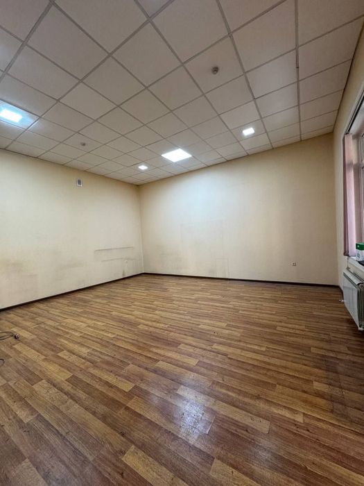 Новза метро недалеко Сдаётся 5-ком.офис 230м2. 8.5 у.е за 1м2
