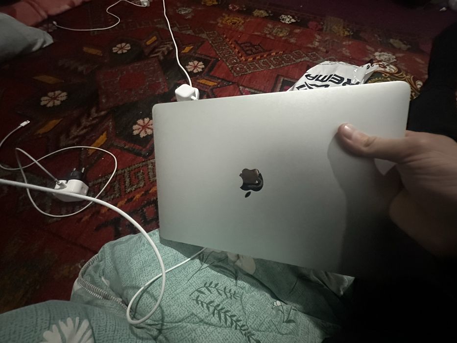 Macbook air M1 sotiladi