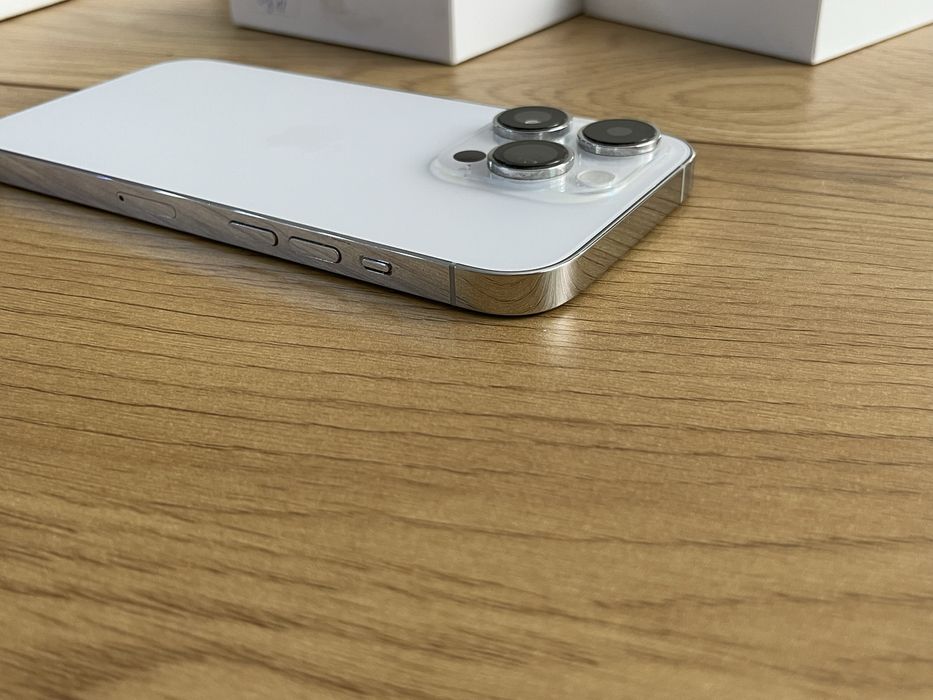 Бартер като нов iPhone 14 Pro 256gb silver 100%