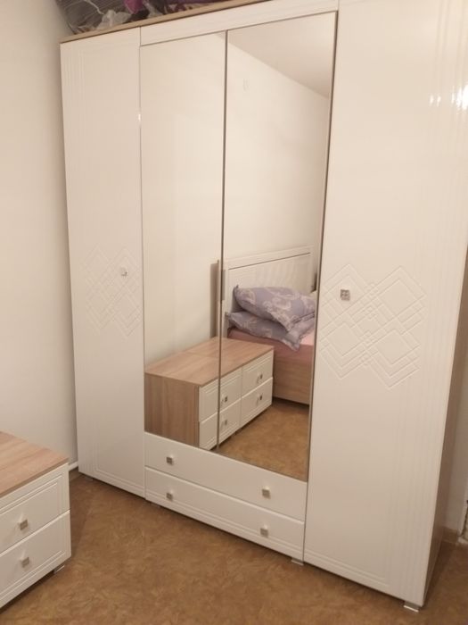 Продам спальный гарнитур