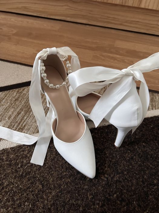 Обувки на висок ток