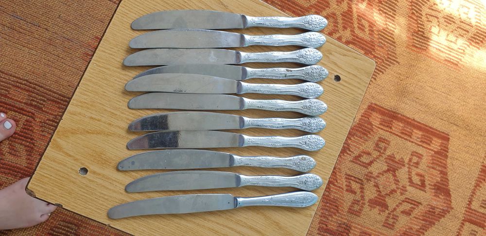 Продам ножи столовые
