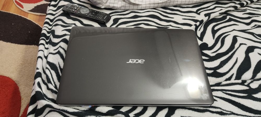 Vând laptop Acer urgent