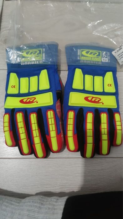 Продам перчатки противоударные и производственные.