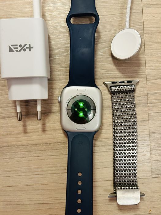 Vand Apple Watch seria 10, 46 mm, cu 2 bratari