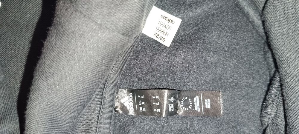 Продавам суитшърт Adidas