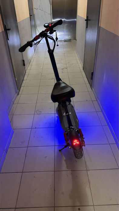 скутер с седение