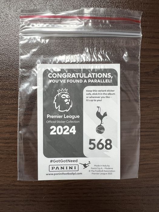 3 уникални паралел стикера Panini плюс 34 броя стикера на Liverpool FC
