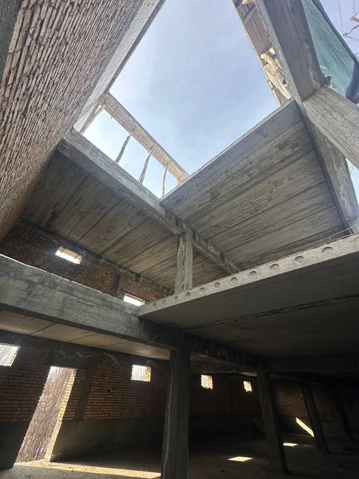 3 каватли Нотурар бино сотилади