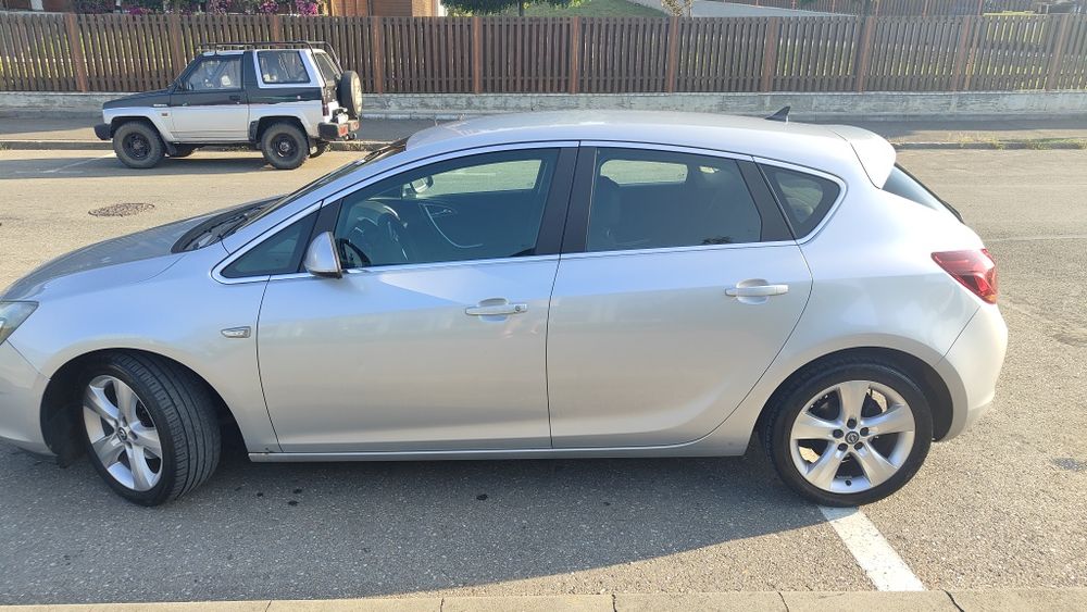 Vând Opel Astra J , 1.6 benzina 115 cp