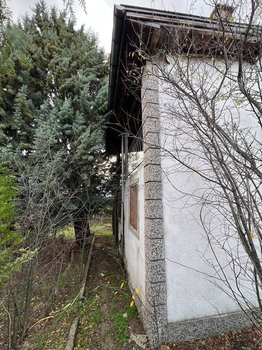 Тухлена Къща на 2 Етажа в Казанлък, Вилна Зона "Старите Лозя" с 1.1 дка Двор